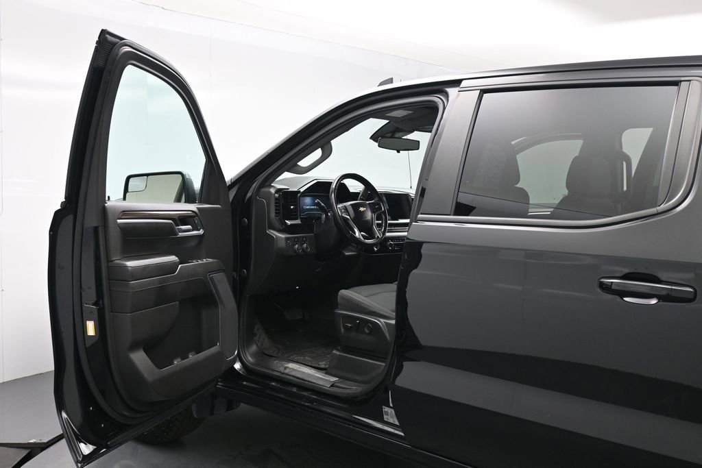 Used 2022 Chevrolet Silverado 1500 LT AWD/4WD image 9