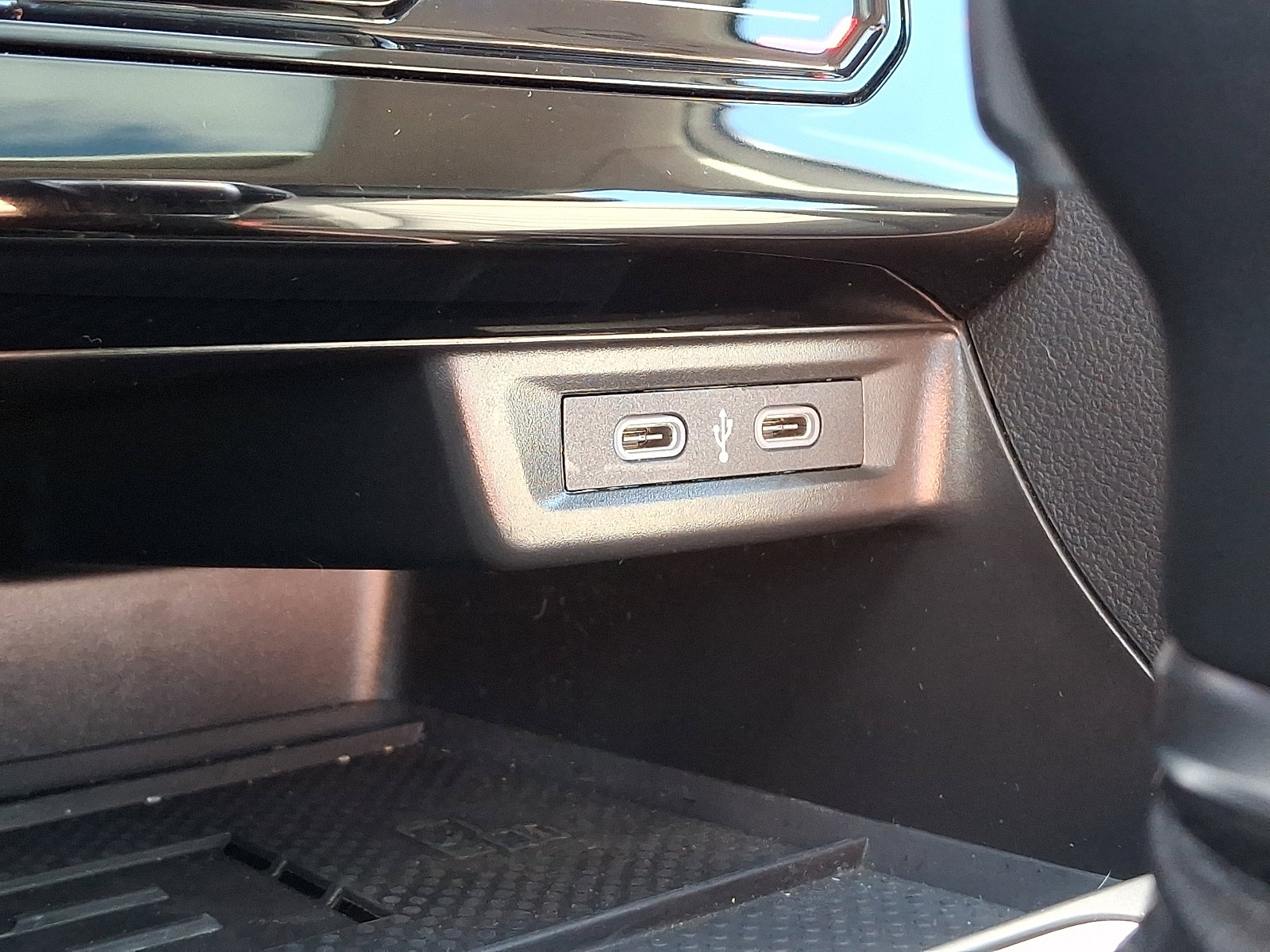 Certified 2025 Volkswagen Jetta SEL image 25