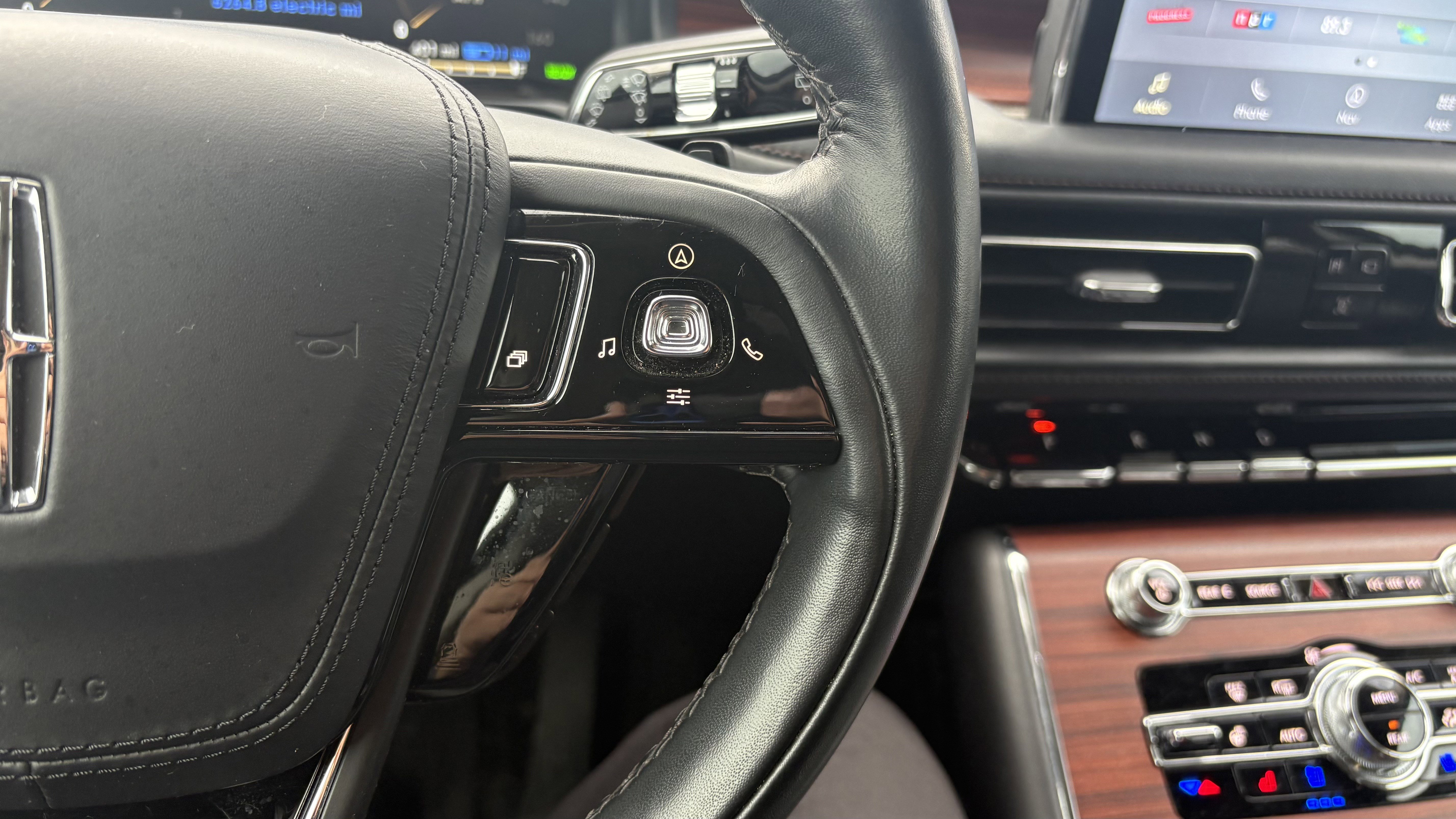 Used 2023 Lincoln Aviator Grand Touring w/ Equipment Group 301A image 21