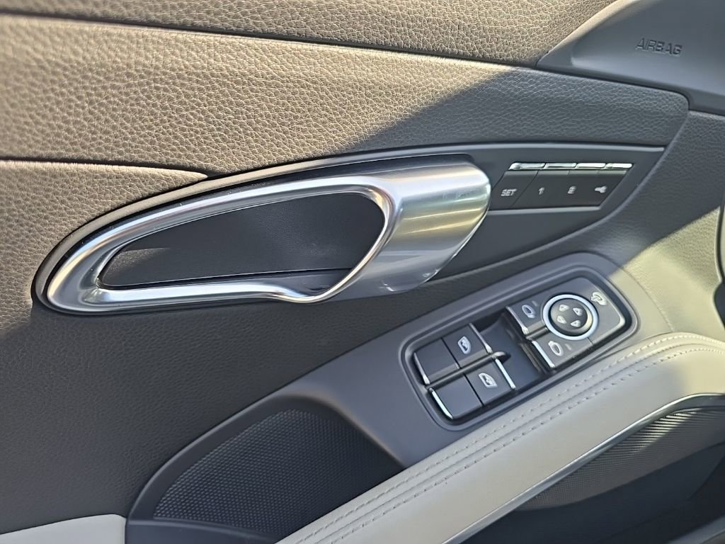 Used 2022 Porsche 718 Boxster S w/ Premium Package image 29