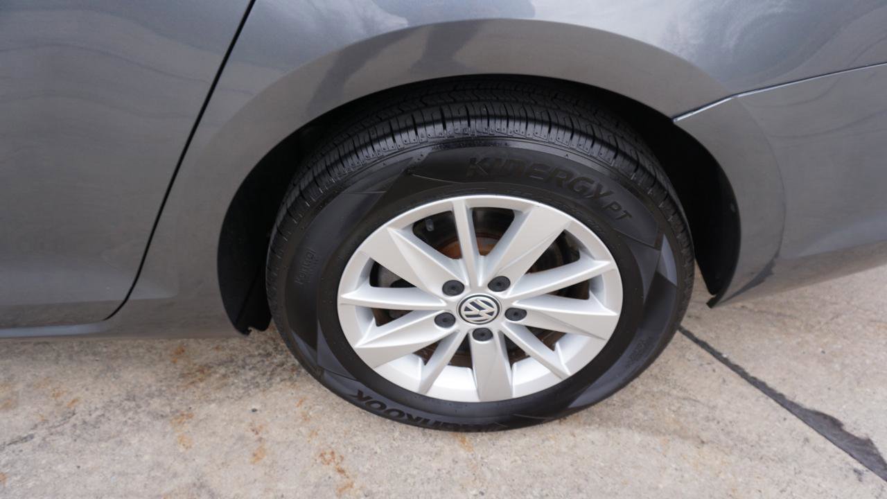 Used 2015 Volkswagen Golf S FWD image 10