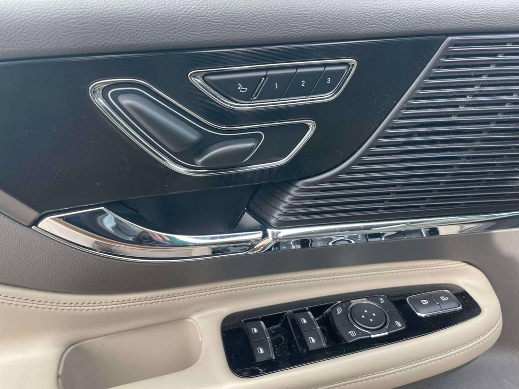 Used 2022 Lincoln Corsair AWD w/ Equipment Group 101A image 17