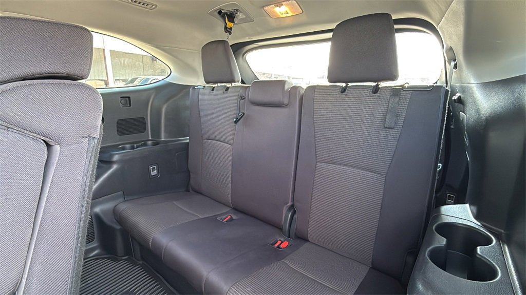 Used 2023 Toyota Highlander LE image 18