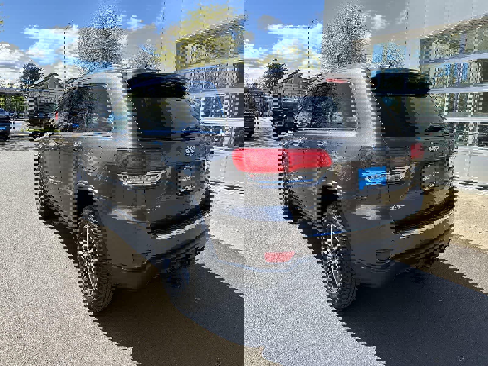 Used 2019 Jeep Grand Cherokee Limited w/ Trailer Tow Group IV image 3