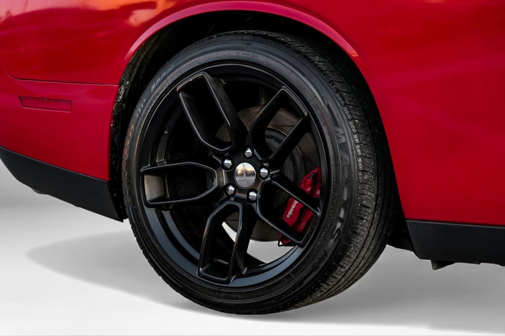 Used 2015 Dodge Challenger SRT w/ Technology Group image 59