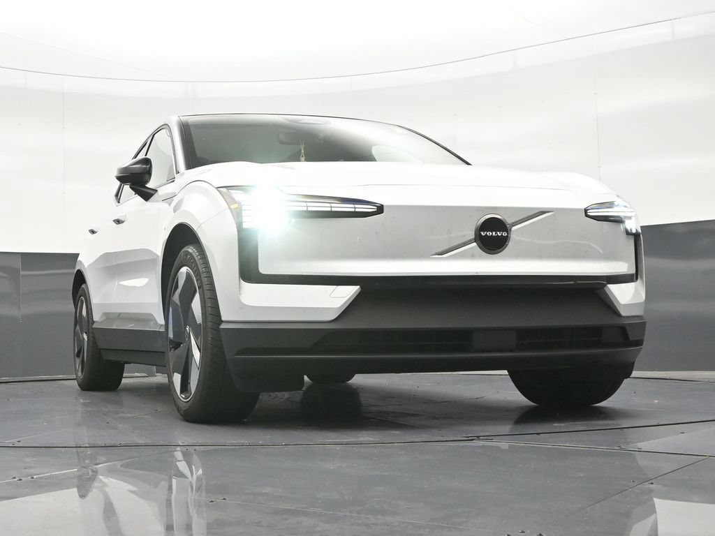 Certified 2025 Volvo EX30 Plus AWD/4WD image 29