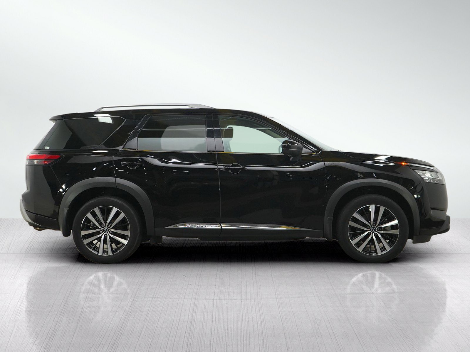 Used 2024 Nissan Pathfinder Platinum AWD/4WD image 6