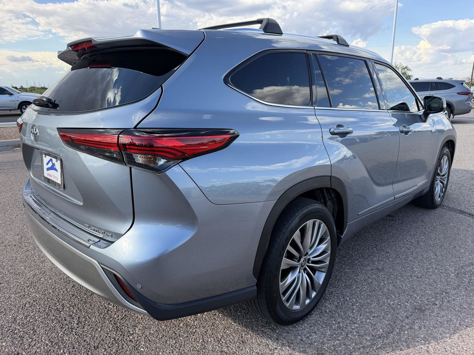 Used 2021 Toyota Highlander Platinum FWD image 5