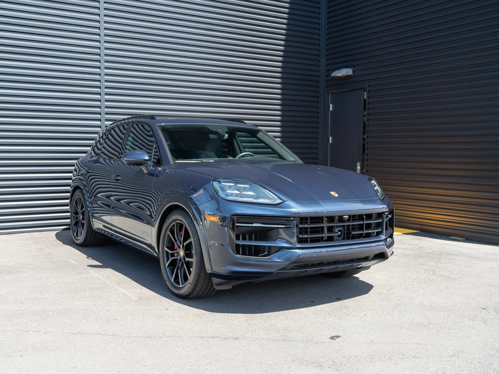 Used 2025 Porsche Cayenne GTS AWD/4WD image 7