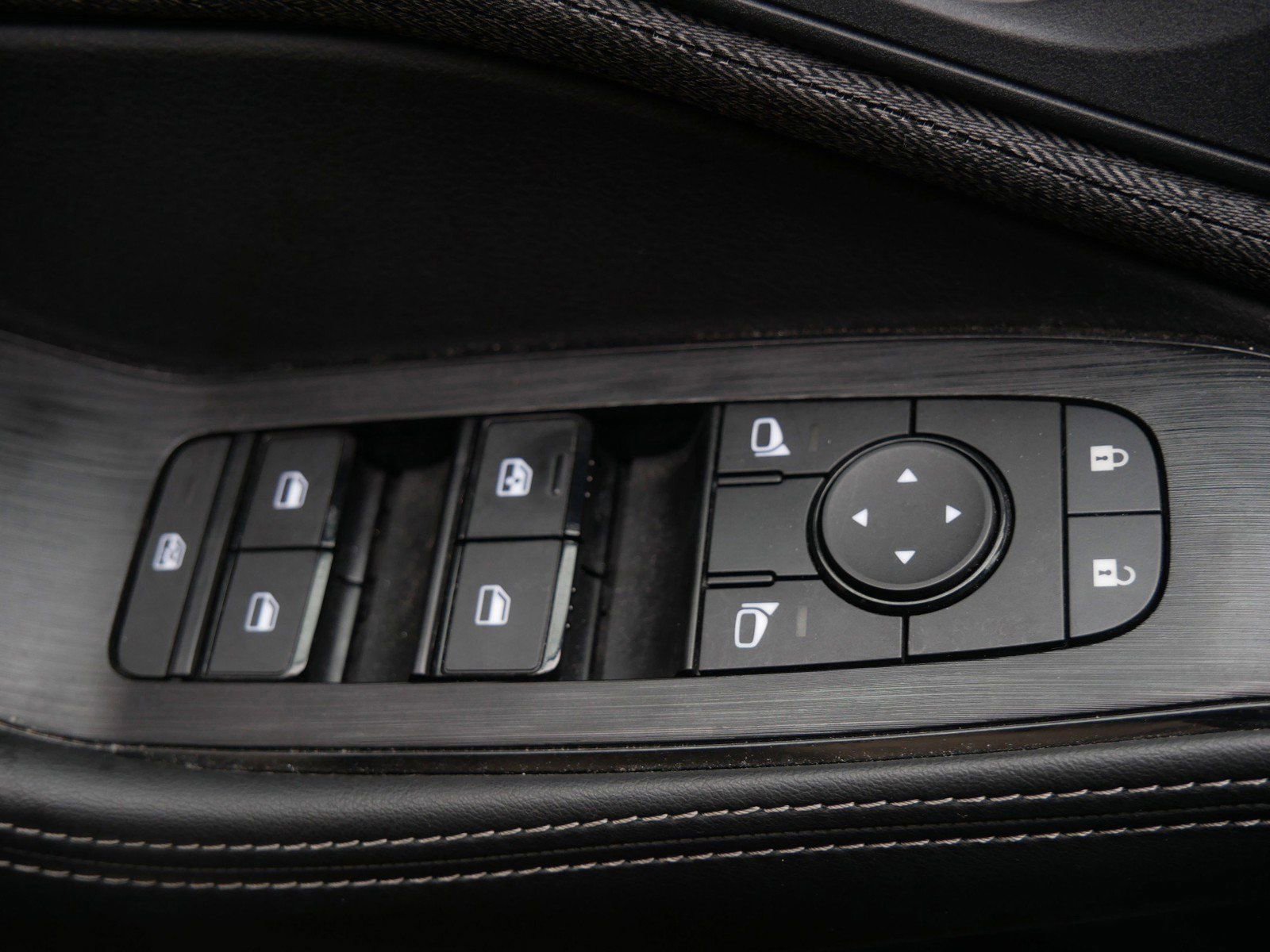Used 2022 Nissan Rogue SV image 14