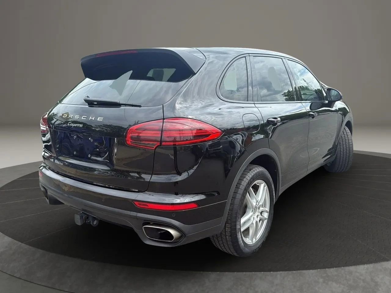 Used 2017 Porsche Cayenne w/ Premium Package image 6