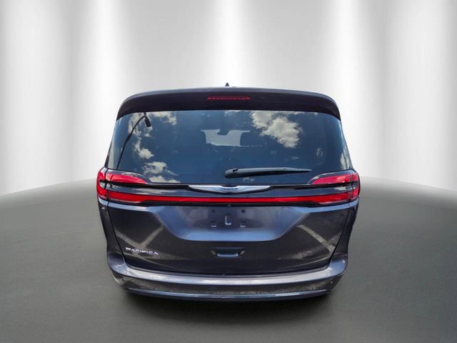 Used 2023 Chrysler Pacifica Touring-L FWD image 3