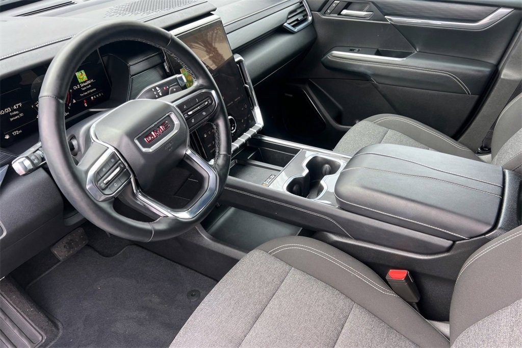 Used 2025 GMC Acadia Elevation image 12