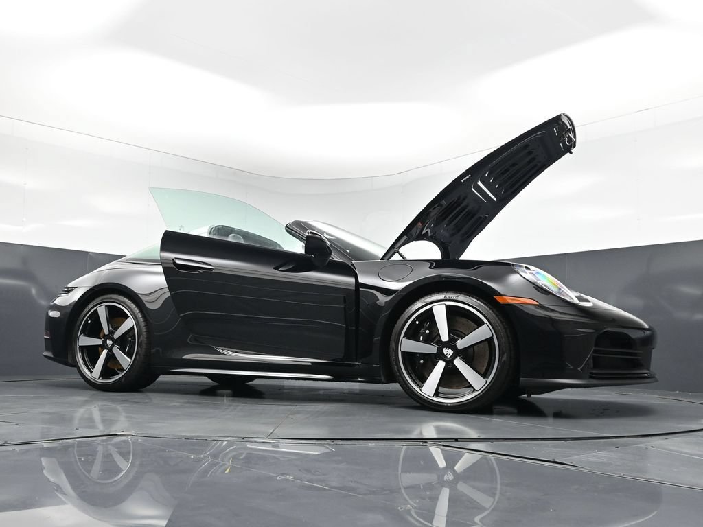 Certified 2026 Porsche 911 Targa 4S AWD/4WD image 37