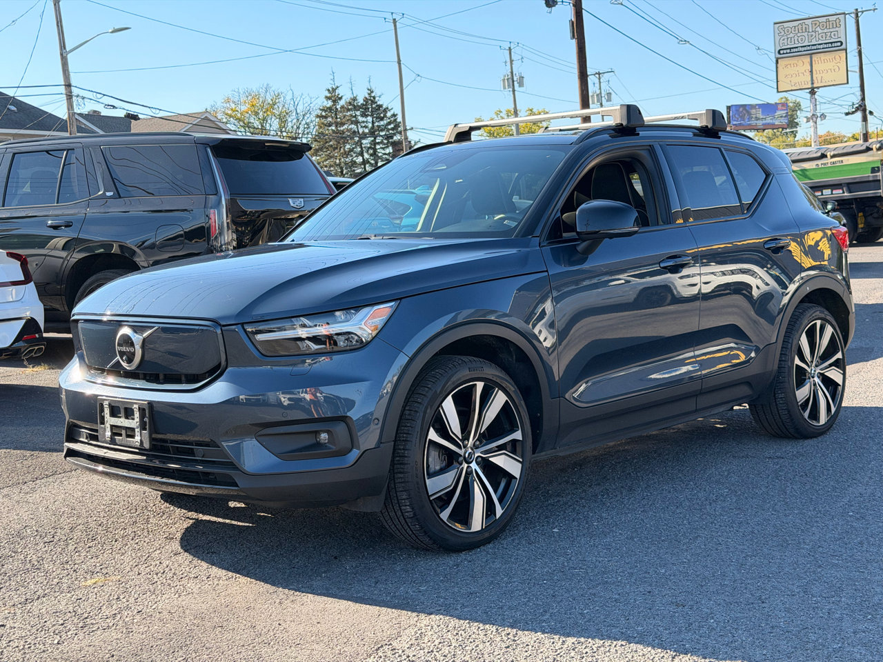 Used 2022 Volvo XC40 P8 Recharge Plus image 3