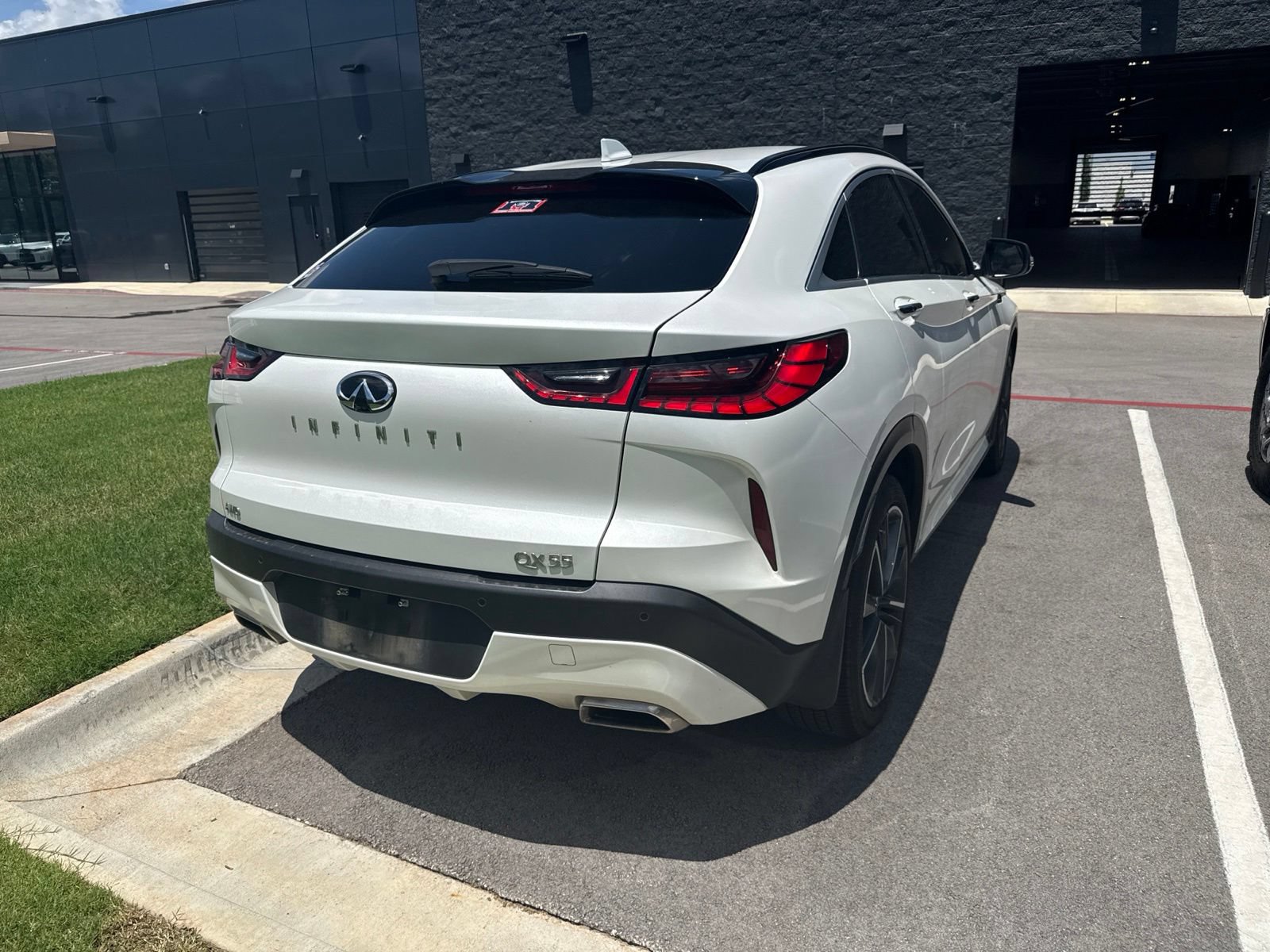 Certified 2023 INFINITI QX55 Luxe w/ Cargo Package AWD/4WD image 3