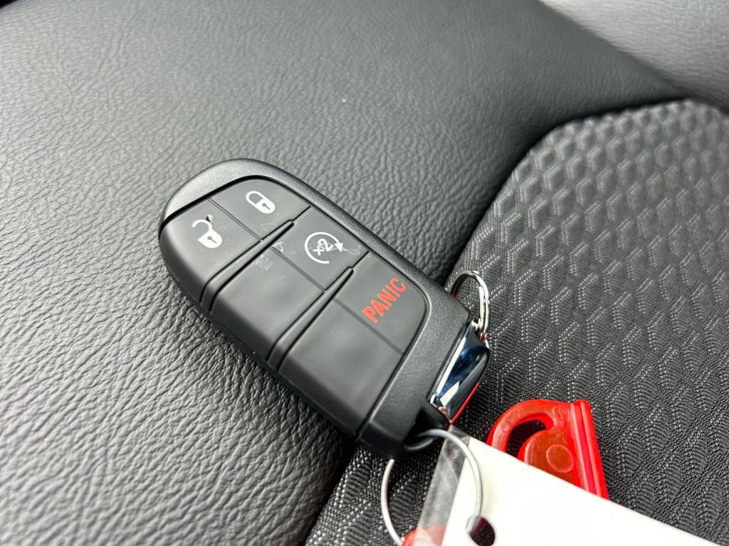 New 2025 Jeep Compass Latitude image 25