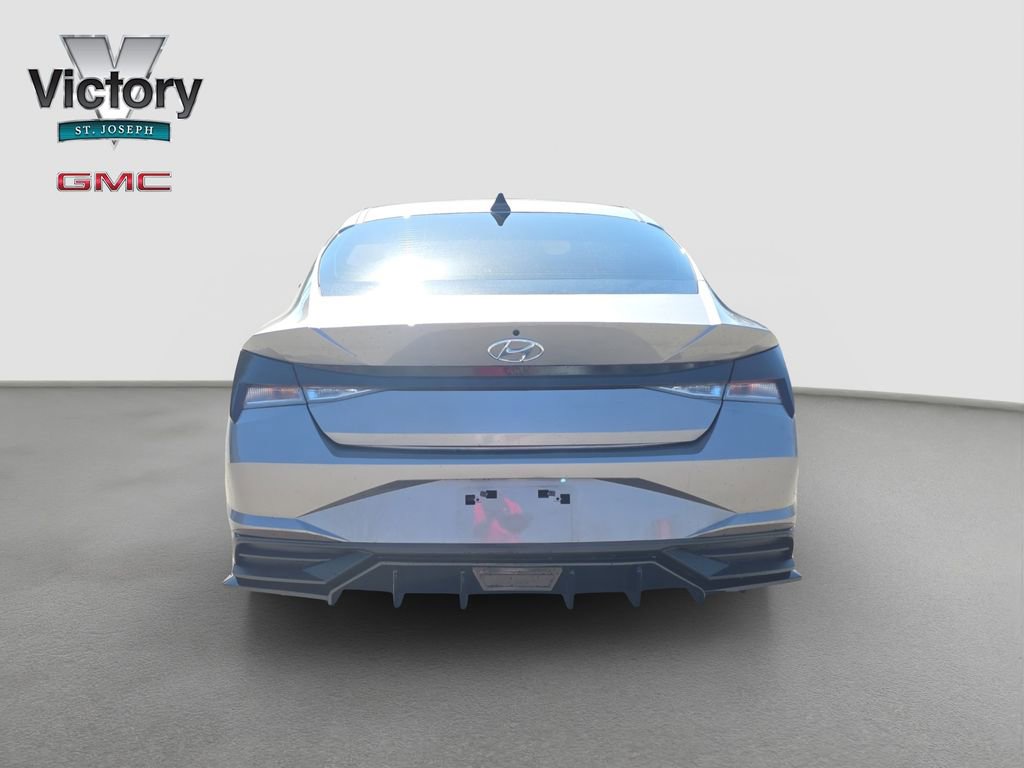Used 2023 Hyundai Elantra SEL w/ Cargo Package image 16