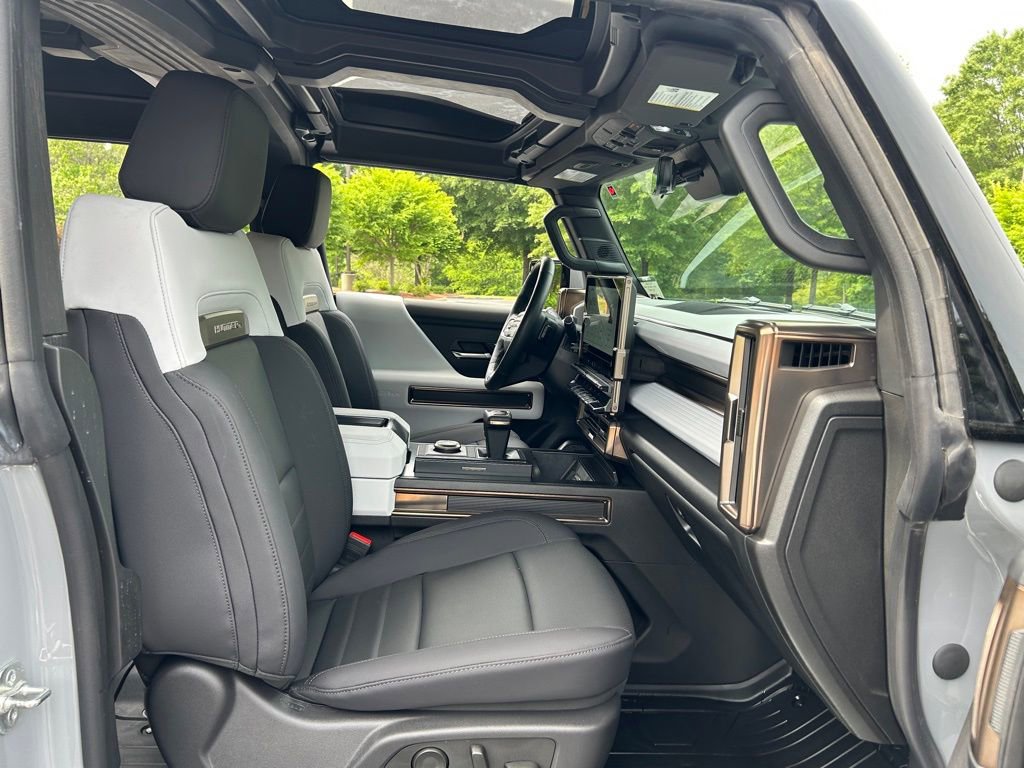 Used 2025 GMC Hummer EV 2X w/ LPO, Sport Package image 17