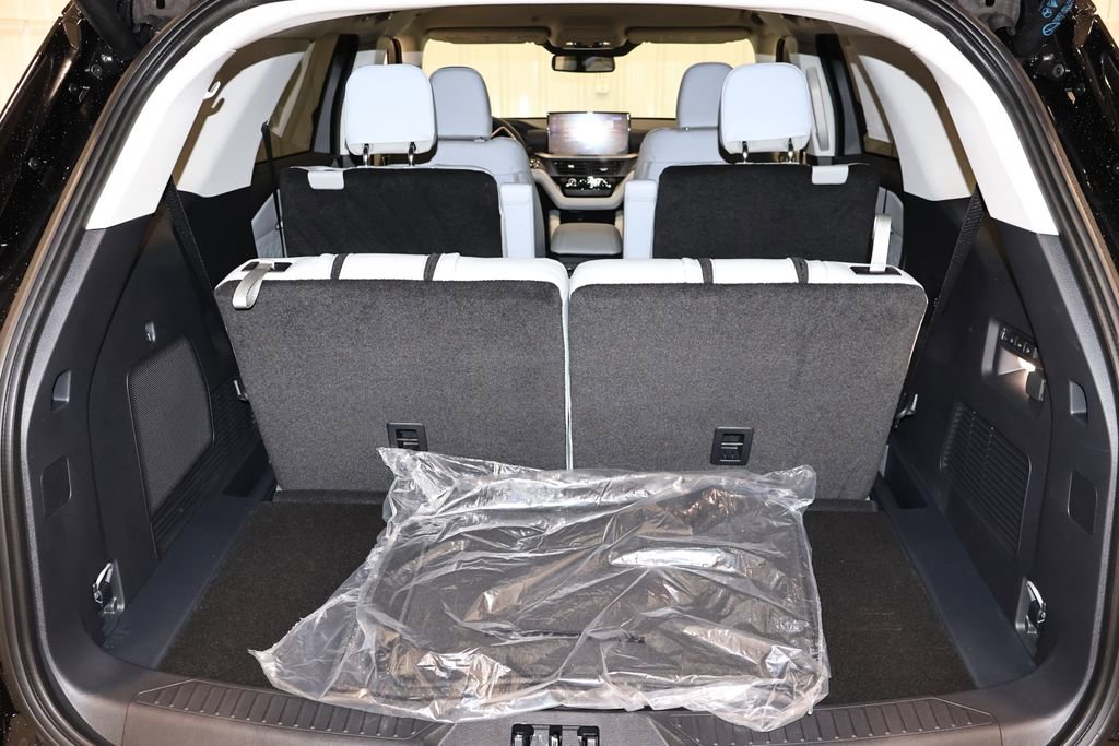 New 2026 Ford Explorer Platinum image 39