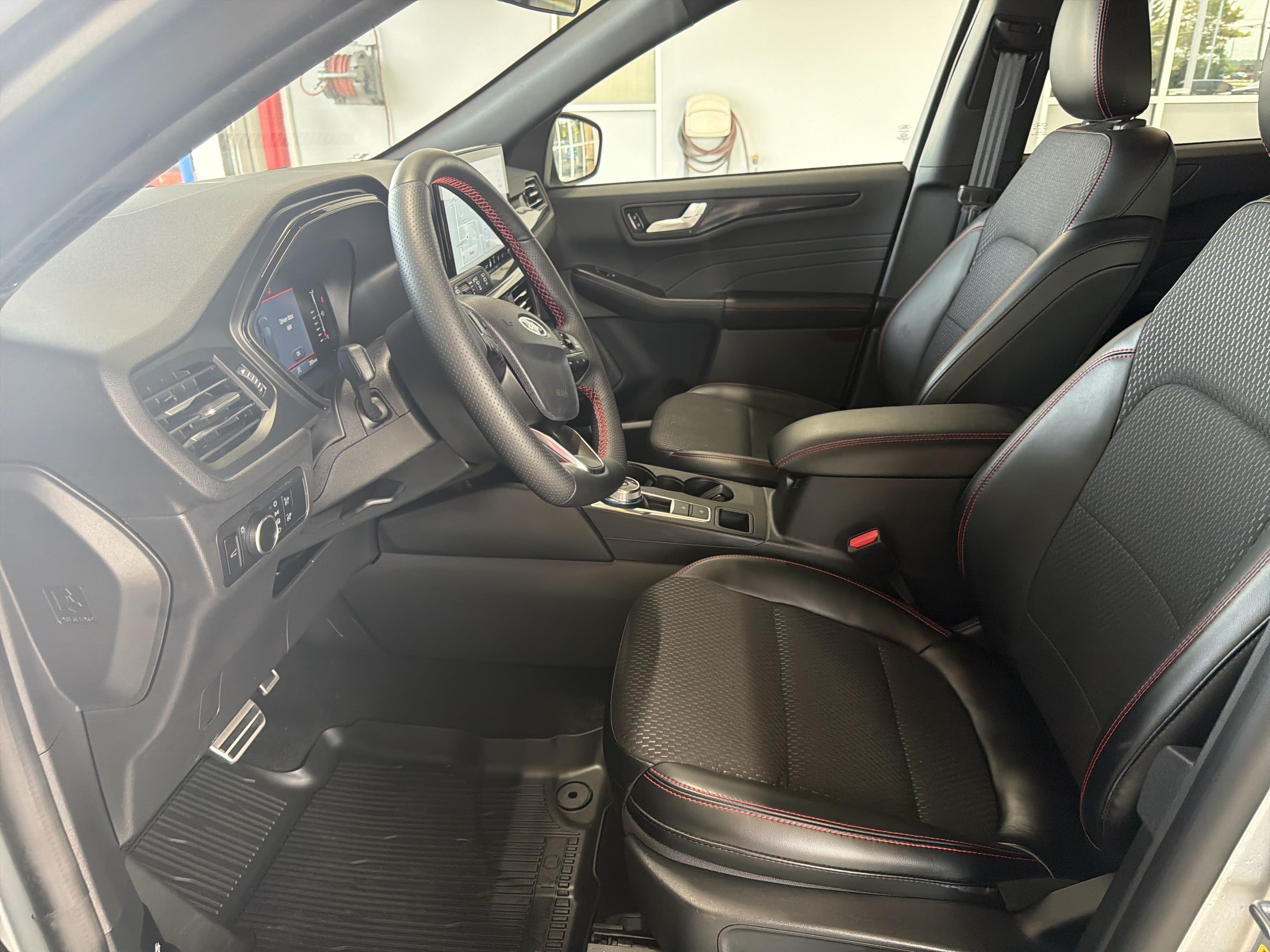 Used 2024 Ford Escape ST-Line w/ Tech Pack #1 AWD/4WD image 19
