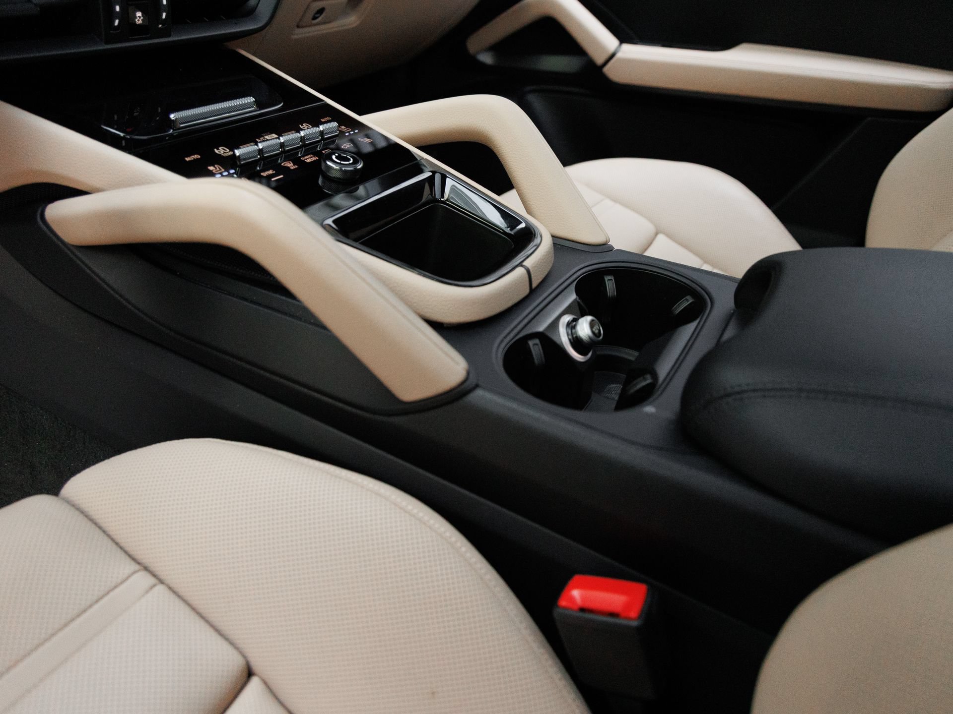 Certified 2025 Porsche Cayenne Coupe AWD/4WD image 25