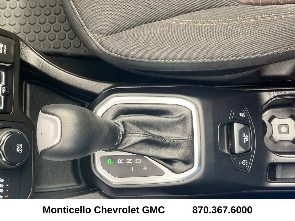 Used 2023 Jeep Renegade Latitude w/ Sun/Sound Group AWD/4WD image 21
