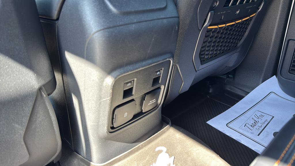 Used 2023 Ford Bronco Badlands image 14