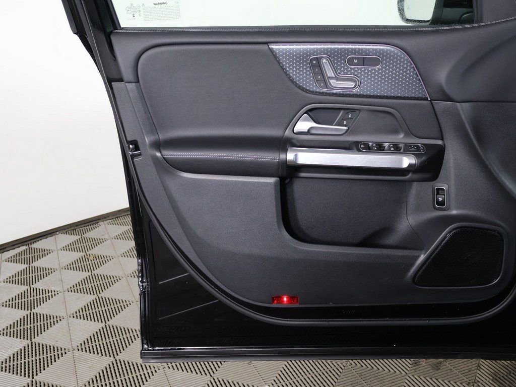 Used 2025 Mercedes-Benz GLB 250 4MATIC image 20