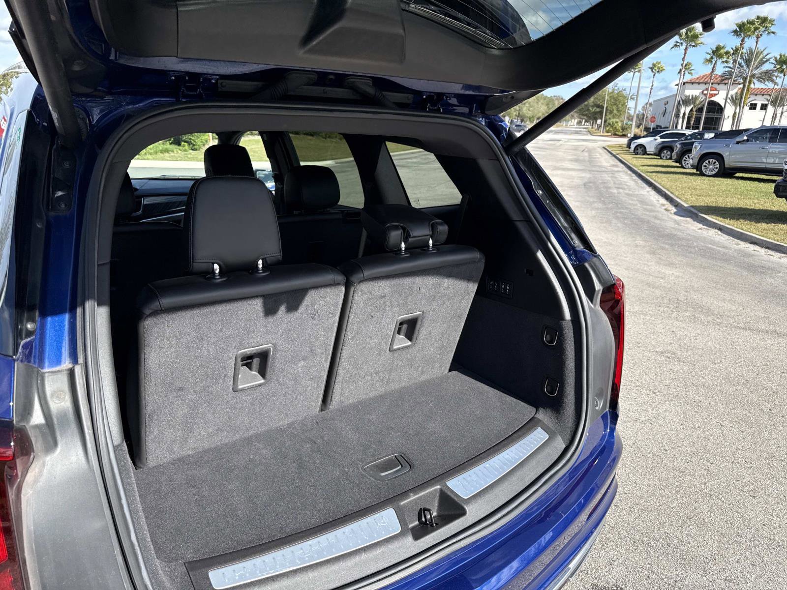 Used 2025 Cadillac XT6 Premium Luxury image 12