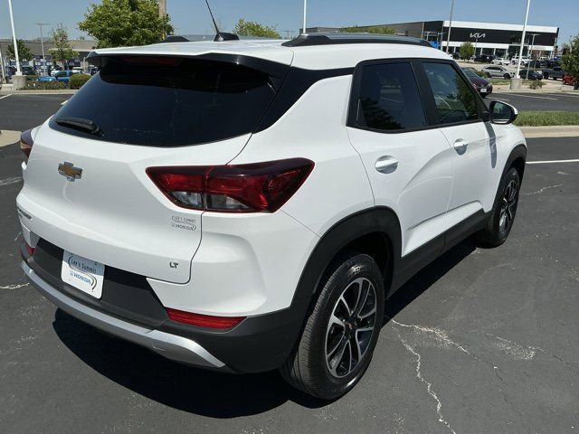 Used 2025 Chevrolet TrailBlazer LT AWD/4WD image 3