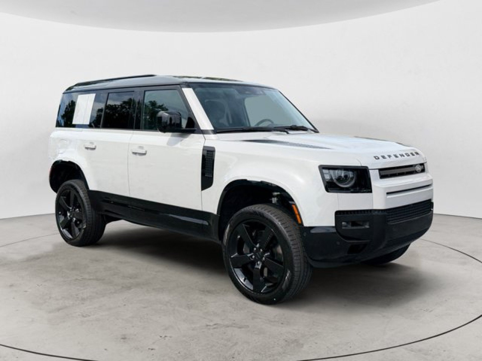 New 2026 Land Rover Defender 110 X-Dynamic SE AWD/4WD image 2
