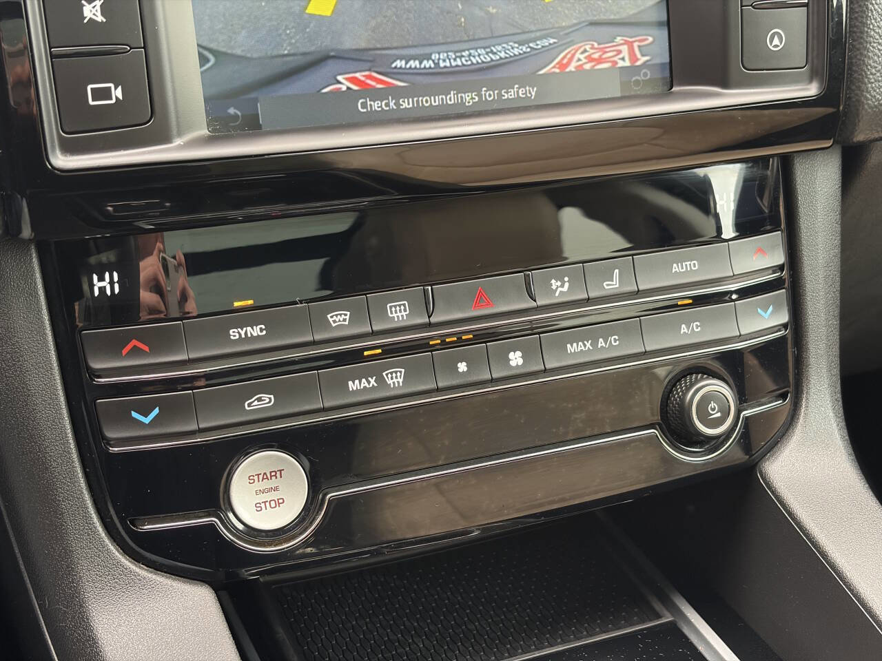 Used 2018 Jaguar F-PACE Premium image 35