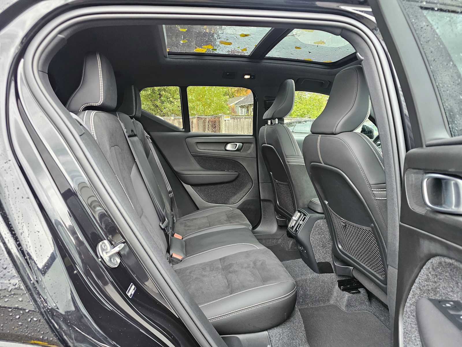 Certified 2025 Volvo XC40 B5 Plus image 12