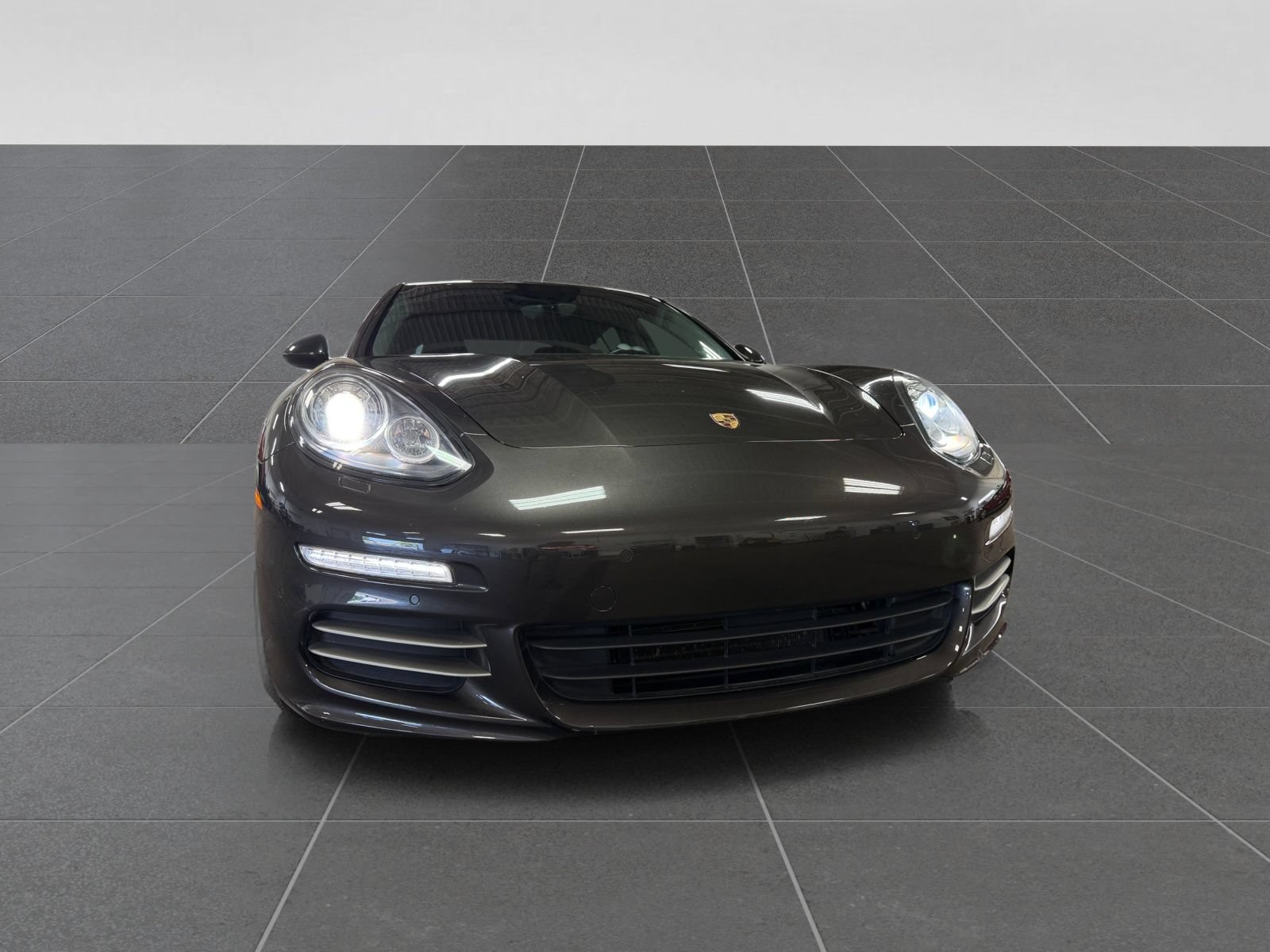 Used 2014 Porsche Panamera 4 w/ Premium Package AWD/4WD image 43