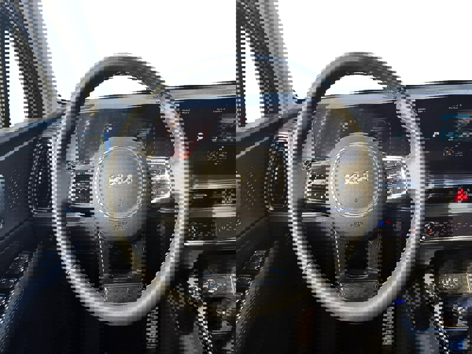 Used 2025 Kia Sorento SX image 12