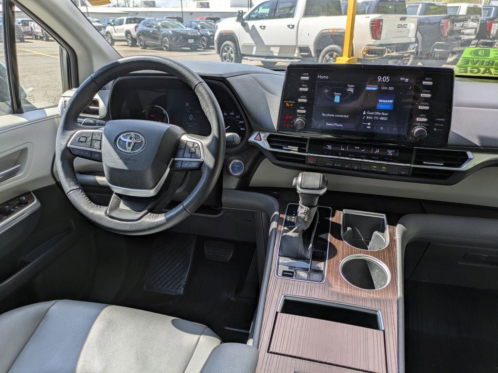 Used 2023 Toyota Sienna XLE AWD/4WD image 15