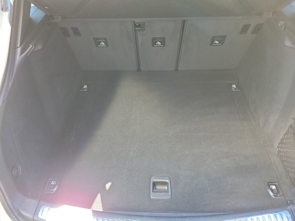 Certified 2025 Porsche Macan image 17