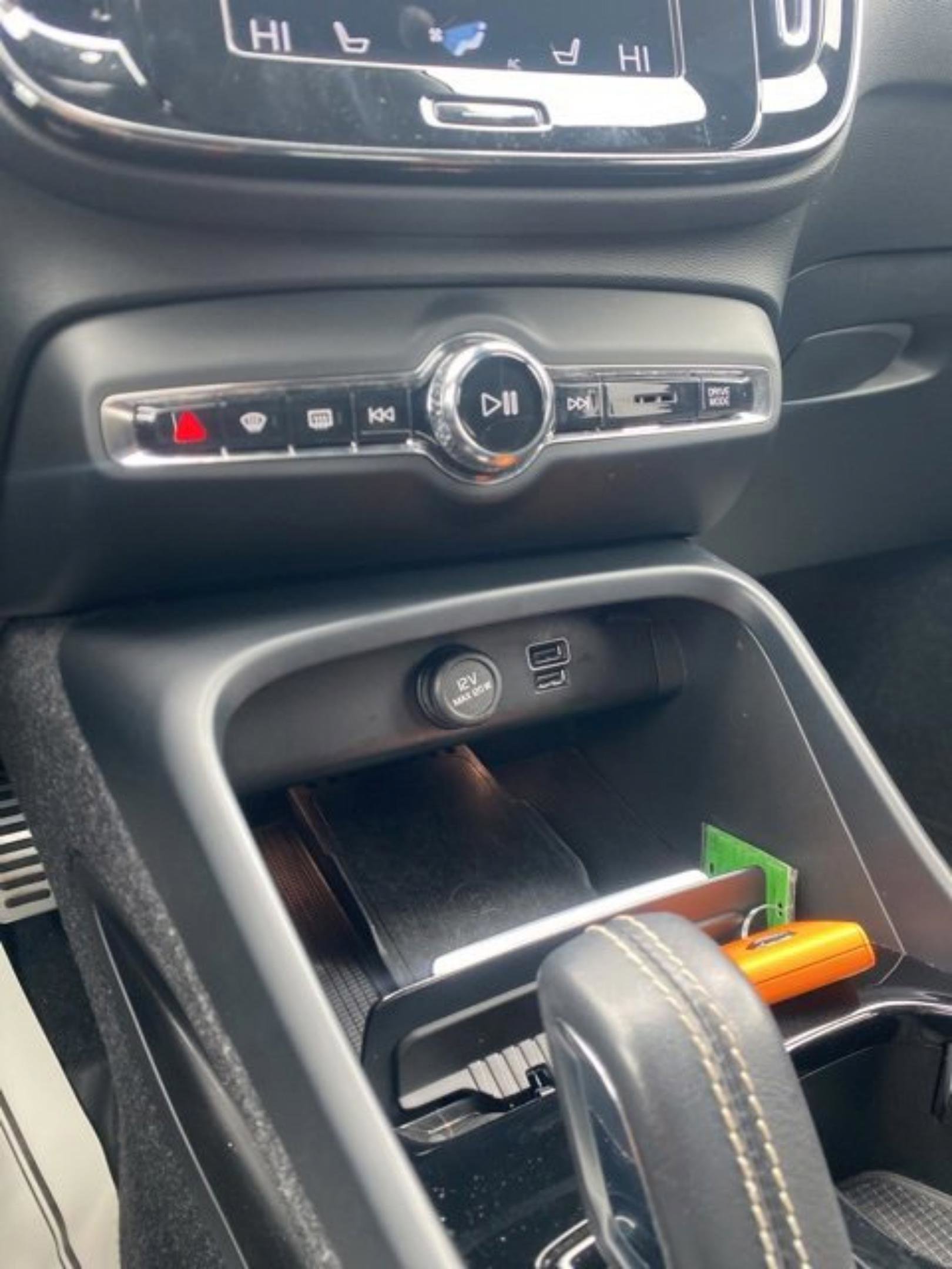 Used 2022 Volvo XC40 T4 R-Design w/ Climate Package image 26