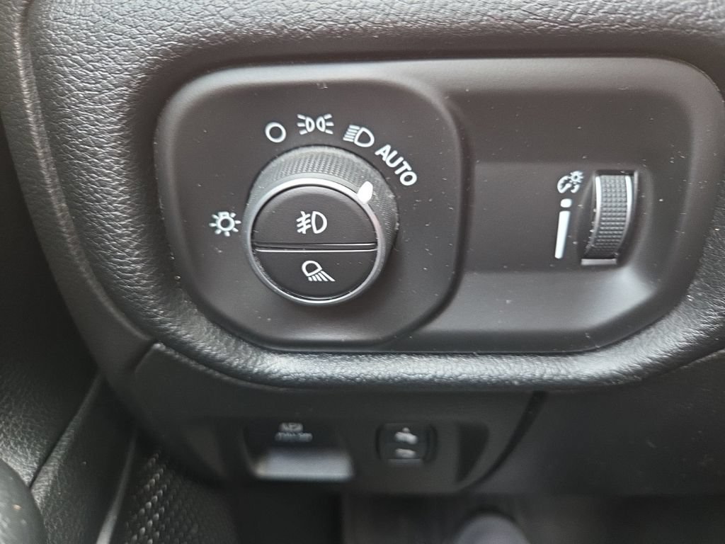 Used 2020 RAM 1500 Big Horn AWD/4WD image 15