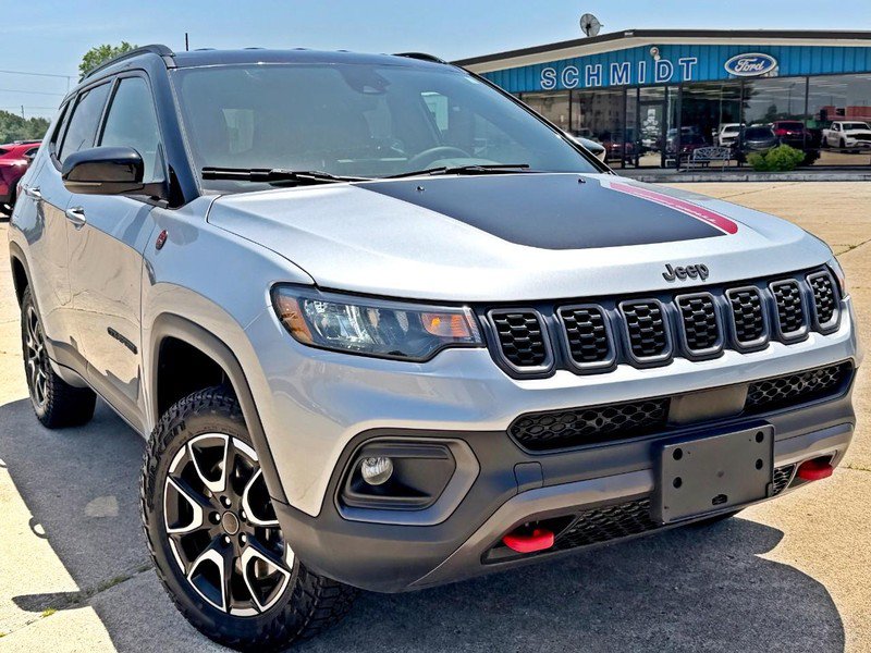 Used 2025 Jeep Compass Trailhawk AWD/4WD image 8