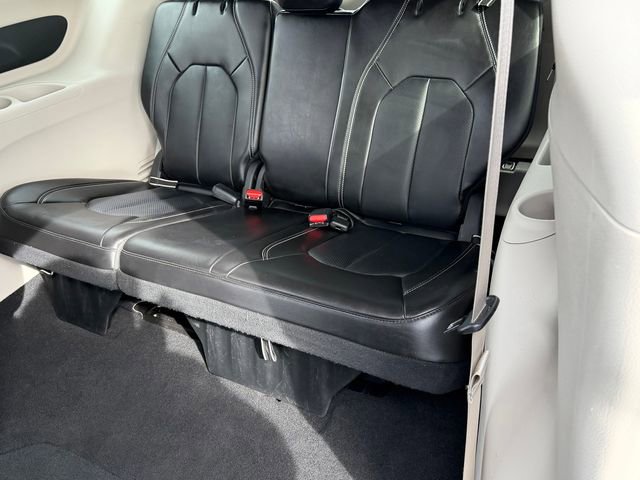 Used 2024 Chrysler Pacifica Touring-L image 24