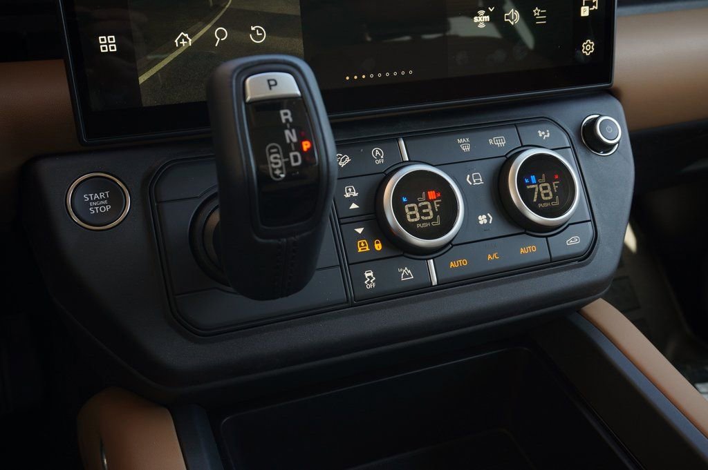 New 2026 Land Rover Defender 130 X-Dynamic SE image 28