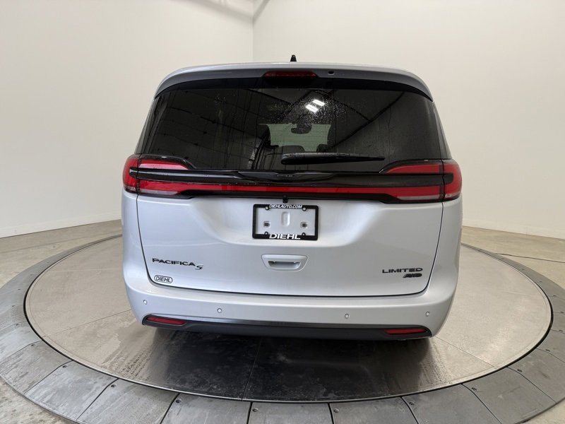 New 2026 Chrysler Pacifica Limited image 6