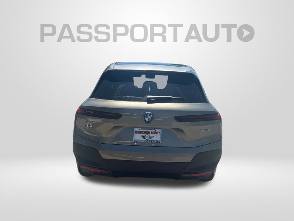 Used 2025 BMW iX xDrive50 w/ Premium Package AWD/4WD image 7