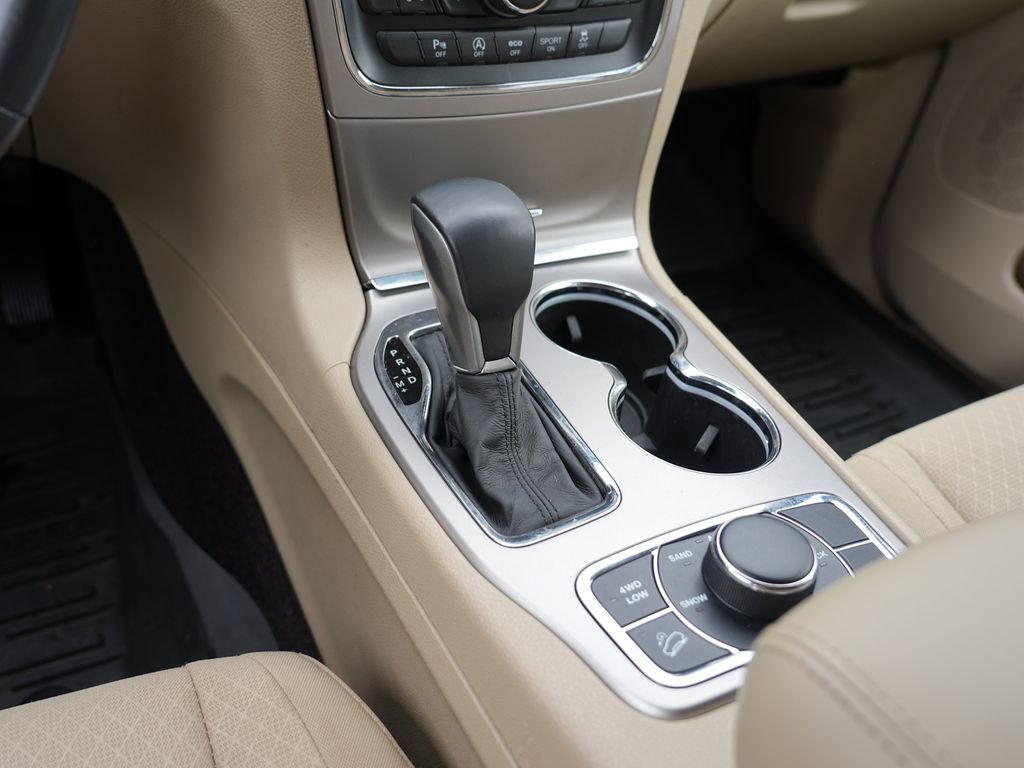 Used 2019 Jeep Grand Cherokee Laredo AWD/4WD image 24