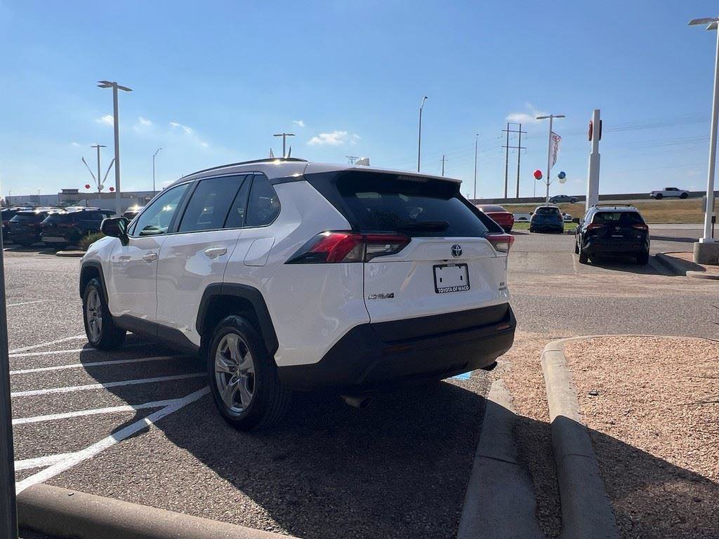Used 2022 Toyota RAV4 XLE image 3