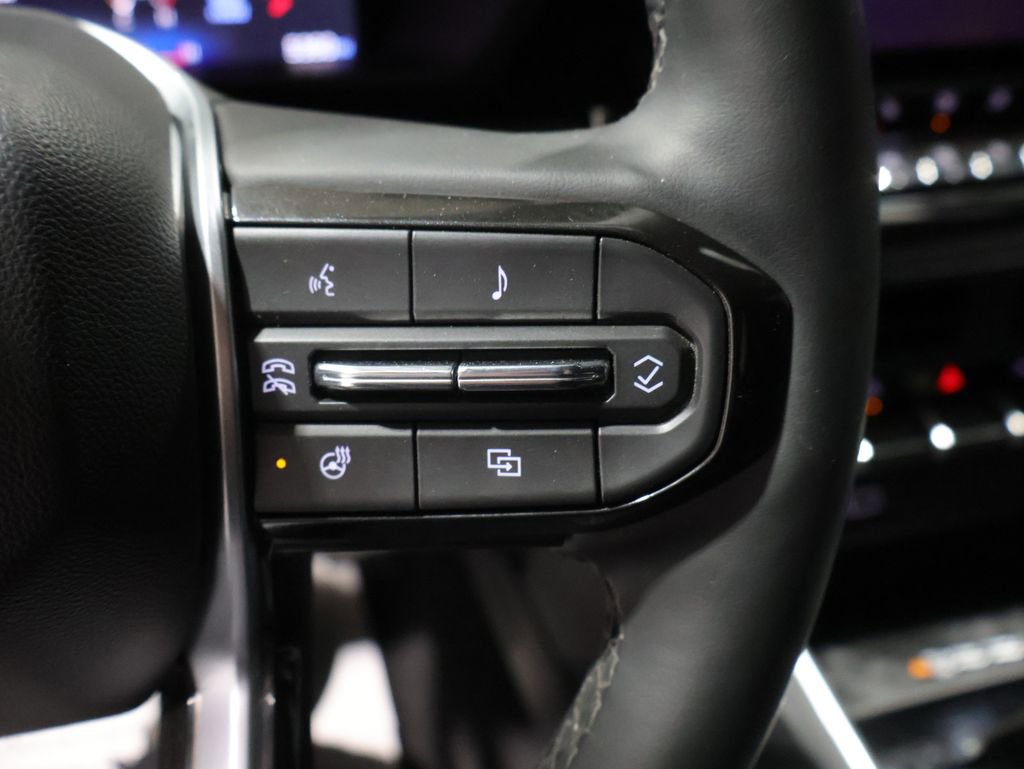 Used 2025 Chevrolet Colorado Trail Boss image 35