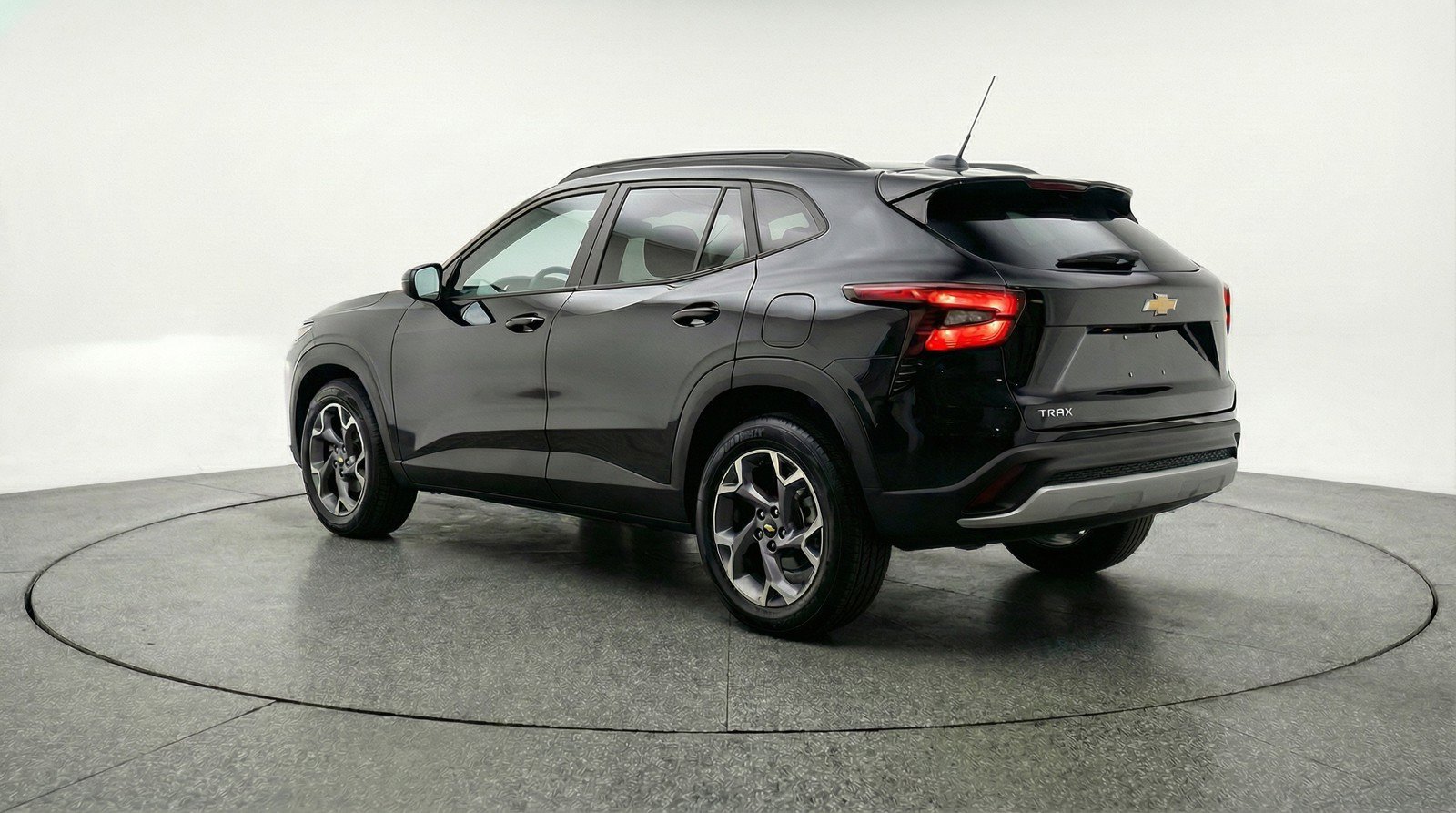 Used 2025 Chevrolet Trax LT FWD image 6