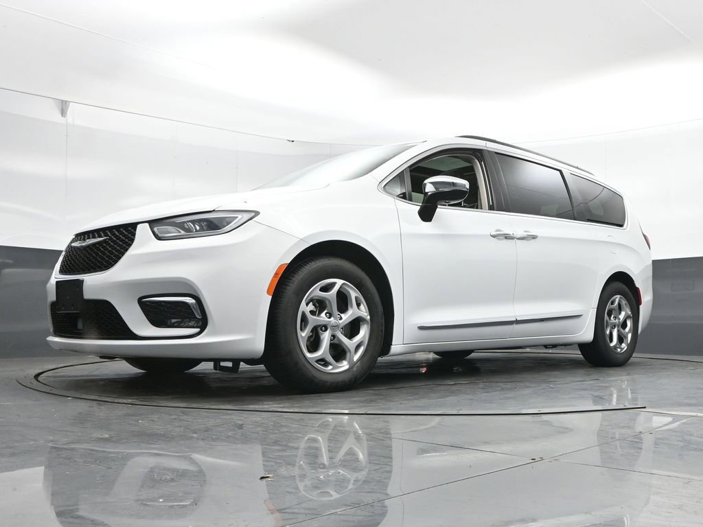Used 2023 Chrysler Pacifica Limited FWD image 50